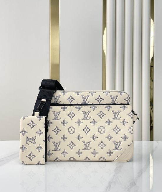 Louis Vuitton LV TRIO Leather Messenger Bag M24754