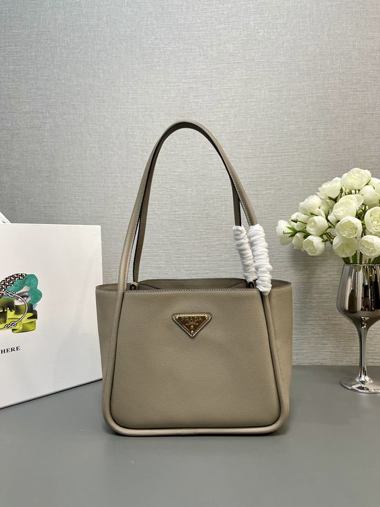 Prada Shoulder Bag Calfskin Large Capacity 1BG539