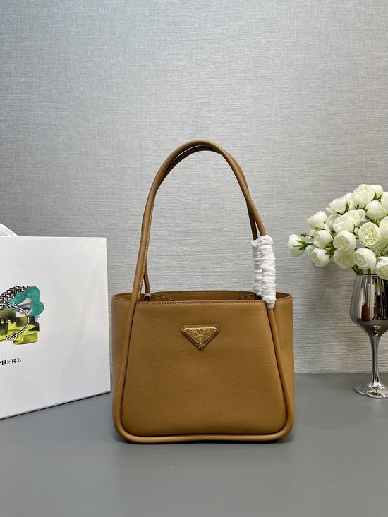 Prada Shoulder Bag Calfskin Large Capacity 1BG539