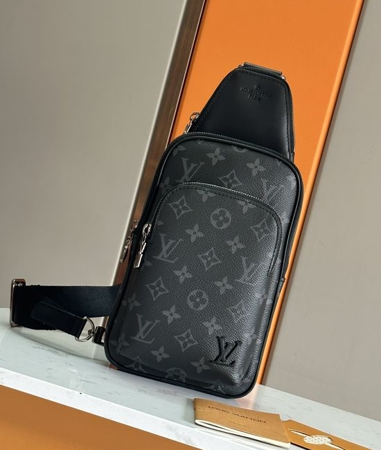 Louis Vuitton LV Avenue Adjustable Strap Shoulder Bag M47137