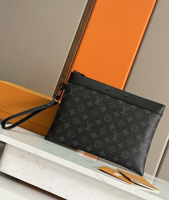 Louis Vuitton LV Pochette To-Go Clutch M81569