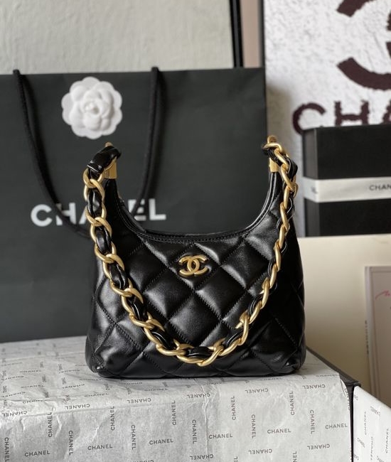 Chanel Hobo Style Leather Shoulder Bag AS4922