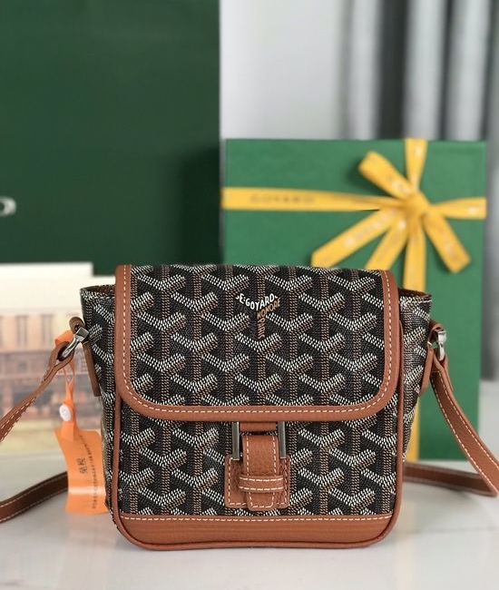 Goyard Grand Bleu PM Vintage Crossbody Bag 020128