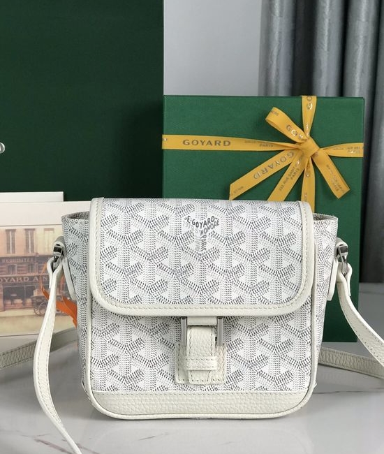 Goyard Grand Bleu PM Vintage Crossbody Bag 020128