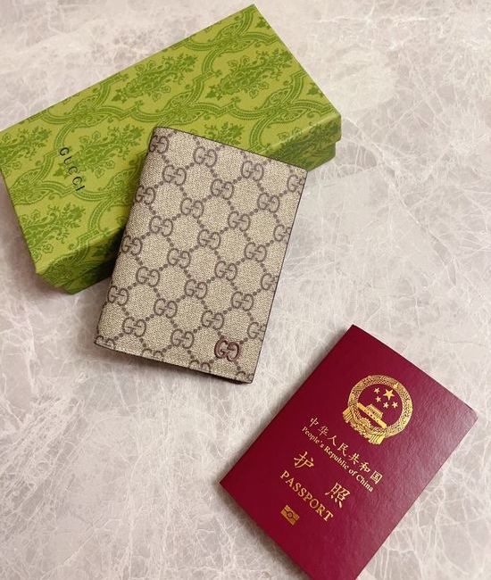 Gucci GG Two Tone Passport Holder 795229