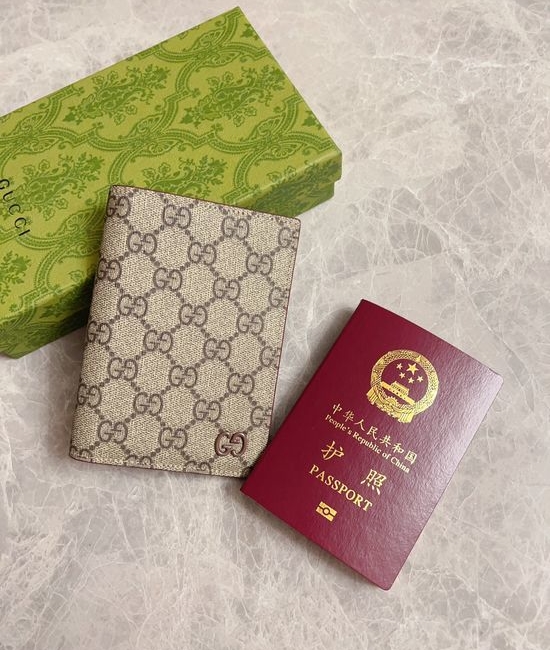 Gucci GG Two Tone Passport Holder 795229