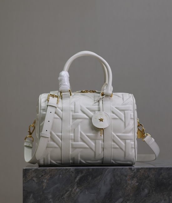 Christian Dior CD Groove 25 White Quilted Handbag 1365
