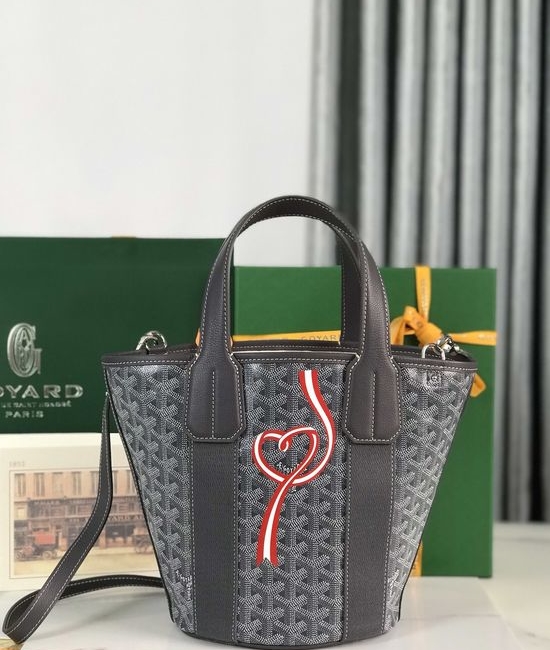 Goyard BELHARRA Small Bucket Bag 8520