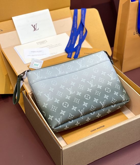 Louis Vuitton LV POCHETTE VOYAGE SOUPLE Clutch M11545