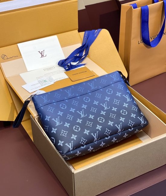 Louis Vuitton LV POCHETTE VOYAGE SOUPLE Clutch M11545