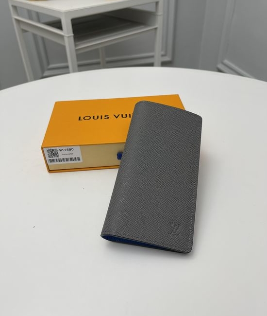 Louis Vuitton LV Brazza Taiga Leather Wallet M11580