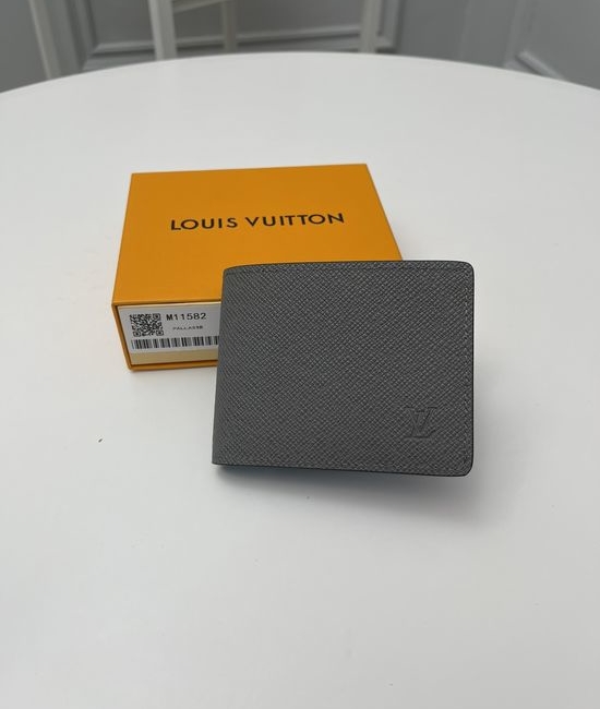 Louis Vuitton LV Slender Wallet M11582
