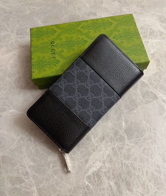 Gucci GG Supreme Cowhide Wallet 821803