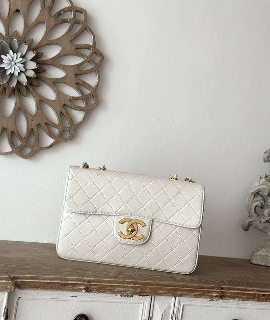 Chanel Classic Flap Lambskin Quilted Handbag A2222