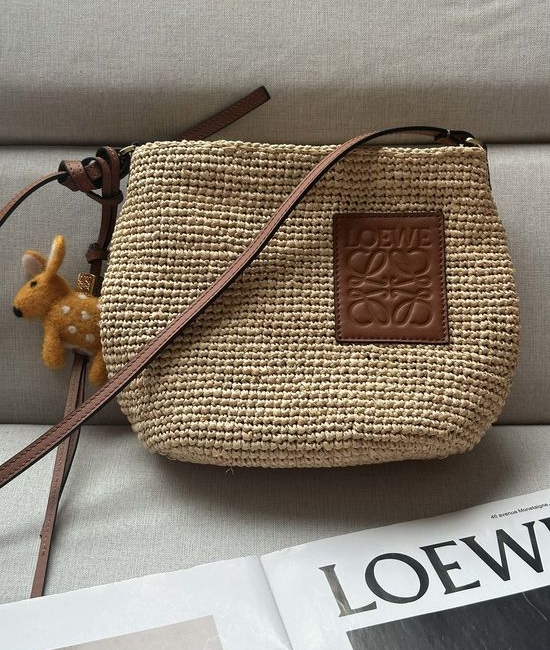 Loewe Slit Pochette Raffia Handbag 0139