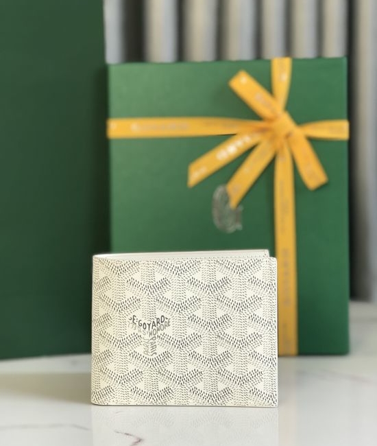 Goyard Sophisticated 8-Card Wallet with Multiple Slots 020603
