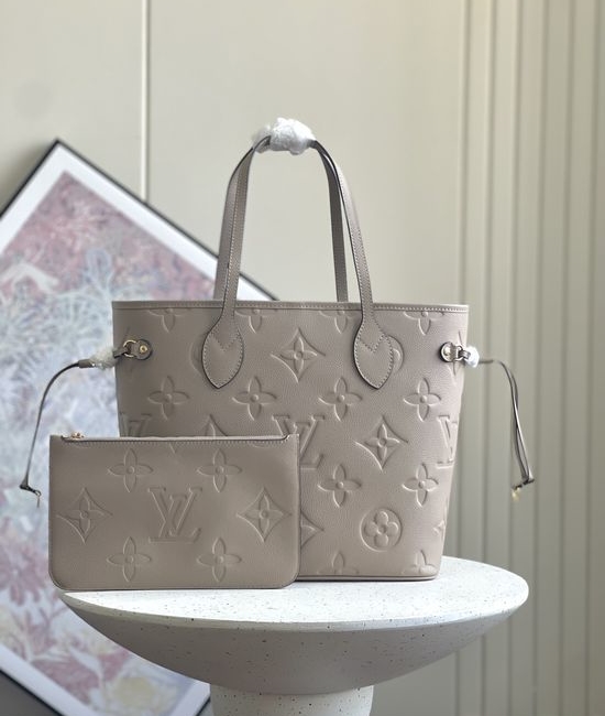 Louis Vuitton LV Neverfull Medium Tote Bag M45686