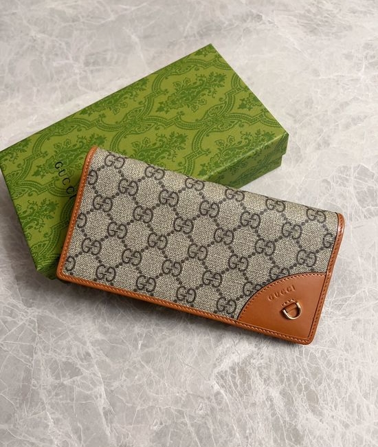 Gucci GG Emblem Mini Wallet 821802