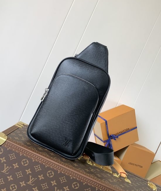 Louis Vuitton LV Avenue Shoulder Bag 30863