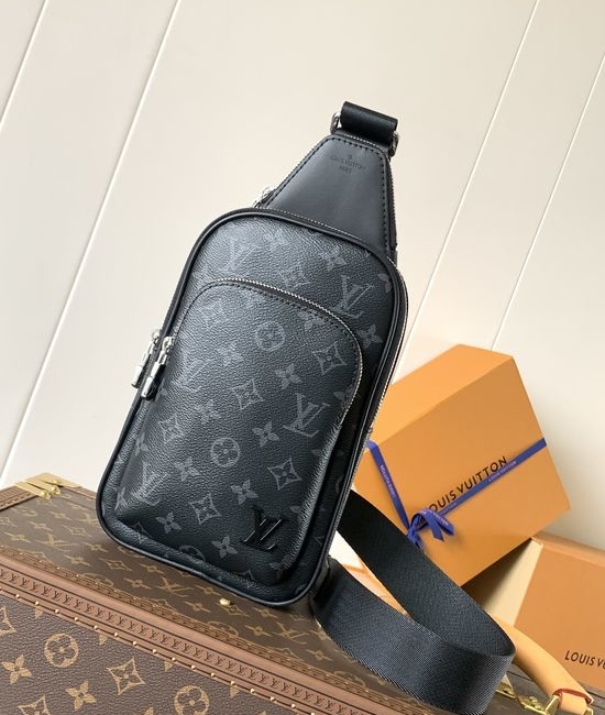 Louis Vuitton LV Avenue Small Shoulder Bag M47137