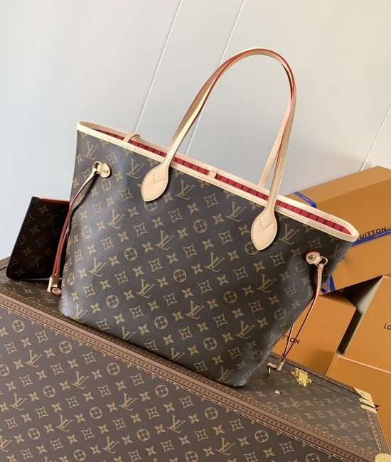 Louis Vuitton LV Neverfull Medium Tote Bag M46975