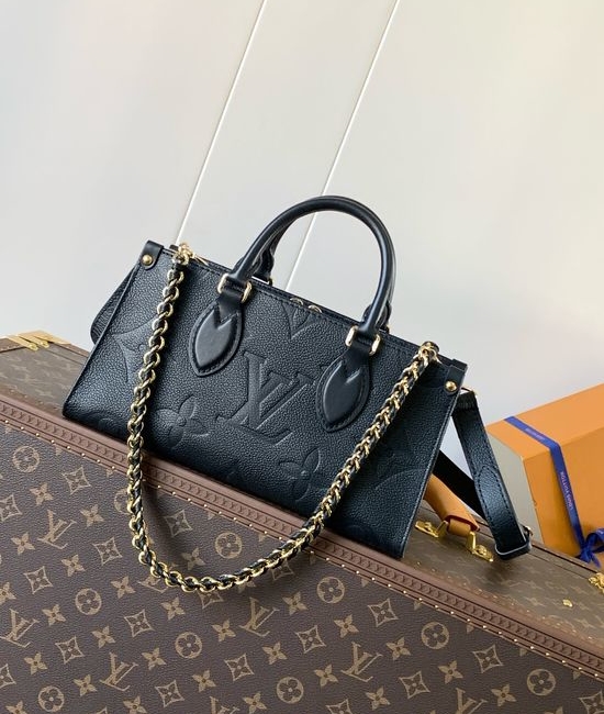 Louis Vuitton LV OnTheGo East West Leather Tote M23640
