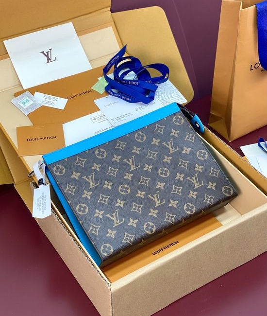 Louis Vuitton LV POCHETTE VOYAGE Medium Clutch M12820