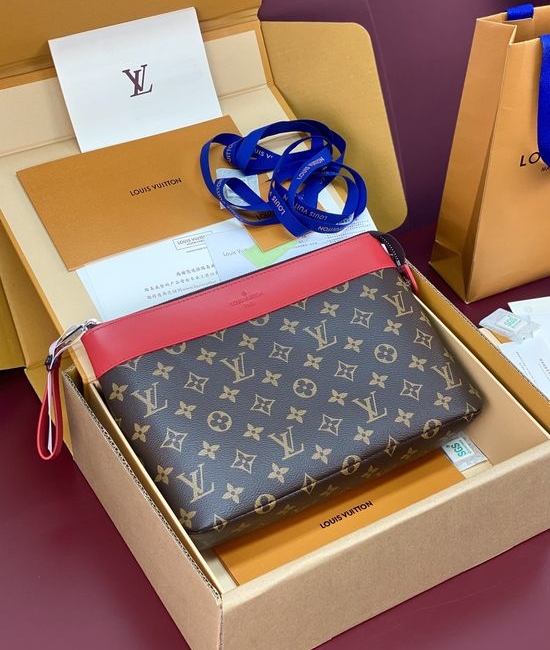 Louis Vuitton LV Pochette Voyage Souple Clutch M13199
