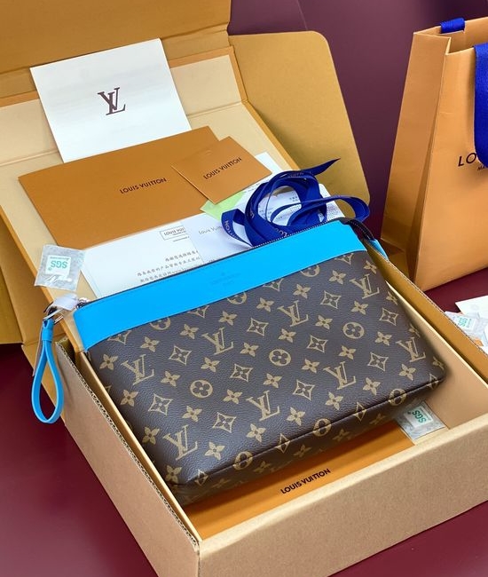 Louis Vuitton LV Pochette Voyage Souple Clutch M13199