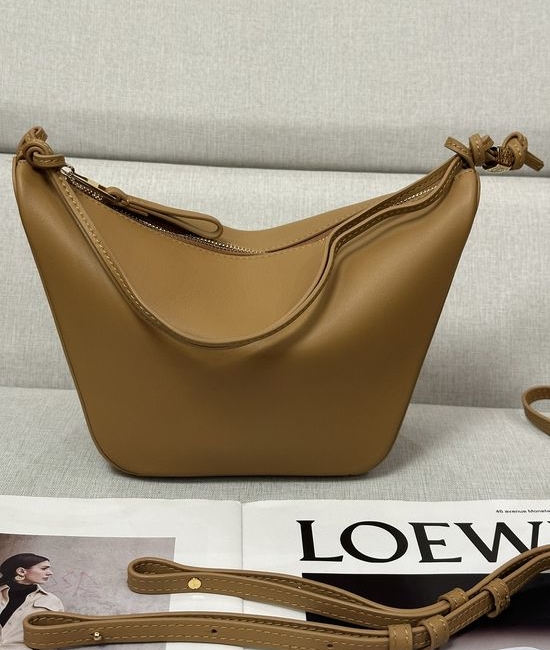 Loewe Hammock Hobo Bag Classic Leather c923 Warm Sand