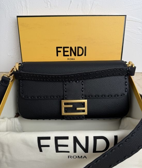 Fendi Baguette Fashion Handbag 600