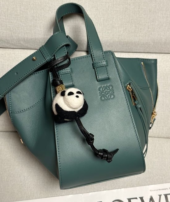 Loewe Hammock Compact Versatile Leather Handbag 8047