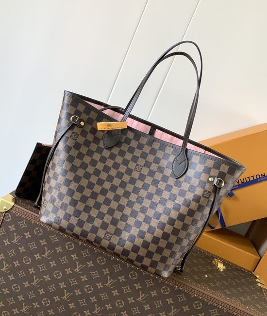 Louis Vuitton LV Neverfull Medium Tote Bag M46975