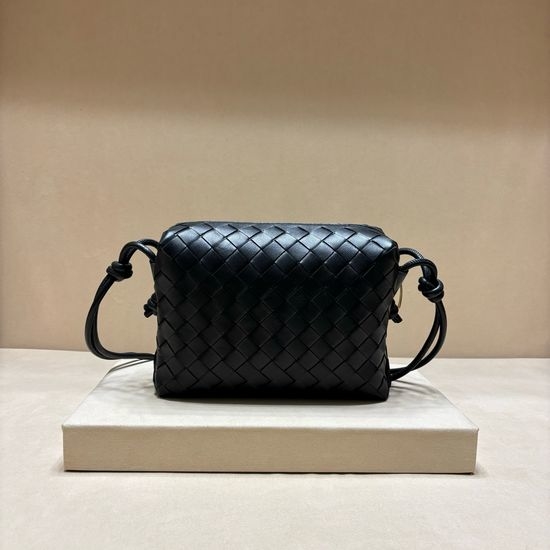 Bottega Veneta BV Knitted Square Bag Lightweight and Spacious 8802