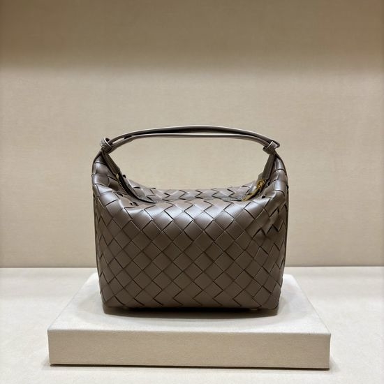 Bottega Veneta BV Intrecciato Lambskin Shoulder Lunch Bag 3002