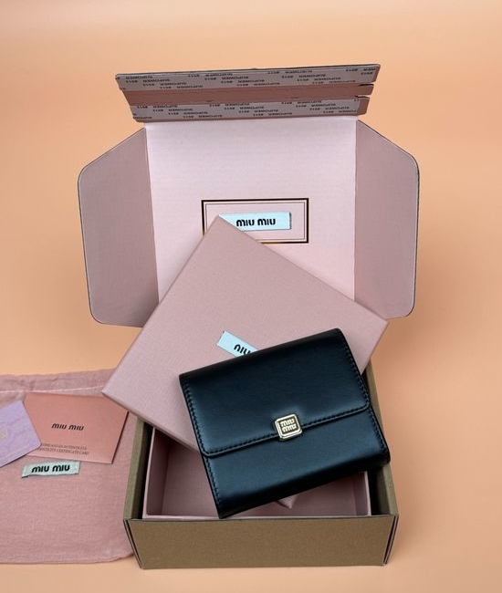 Miu Miu Leather Snap Closure Wallet 5MH033_MM0240