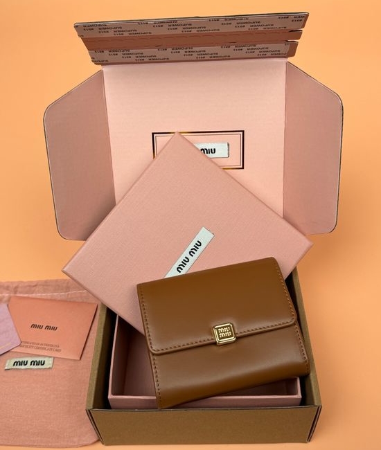 Miu Miu Leather Button Closure Wallet 5MH033