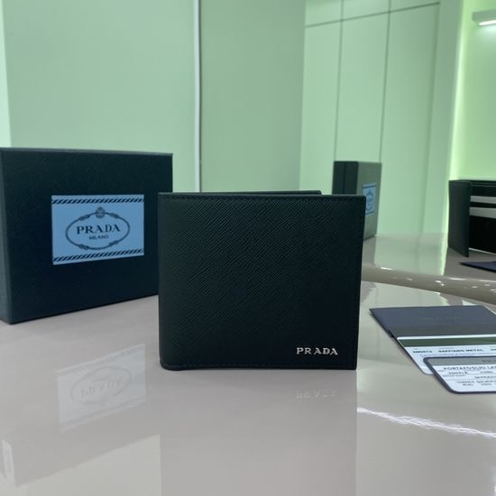Prada Classic Saffiano Leather Short Wallet 2M0513