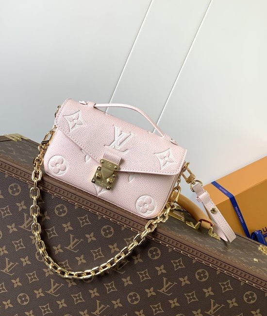 Louis Vuitton LV Pochette Metis East West Handbag M46595