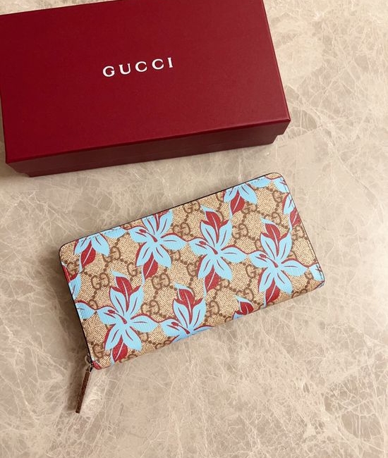 Gucci GG Emblem Printed Wallet 841150