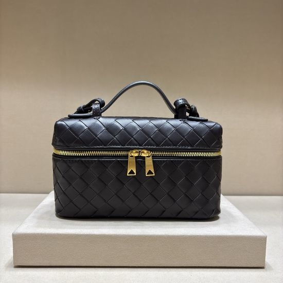 Bottega Veneta BV Woven Zip Crossbody Bag 789109