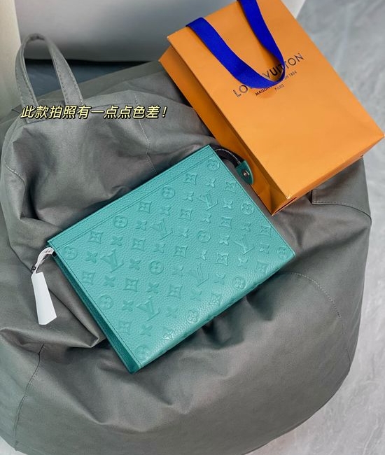 Louis Vuitton LV POCHETTE VOYAGE Green Grained Leather Clutch M13666