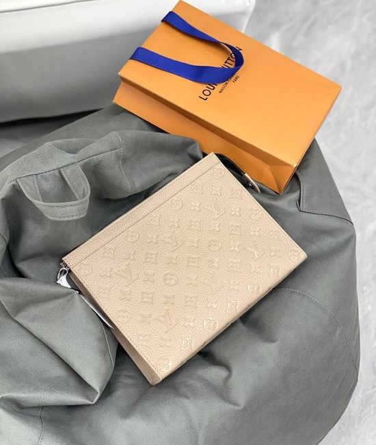 Louis Vuitton LV POCHETTE VOYAGE Gray Grained Leather Clutch M13666