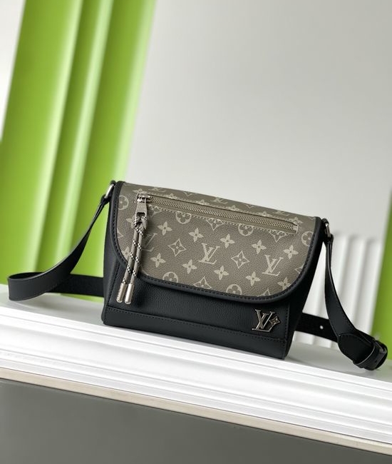 Louis Vuitton LV PULSE Green Monogram Messenger Bag M12625