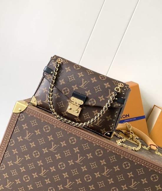 Louis Vuitton LV Trunkie Classic Shoulder Bag M14526