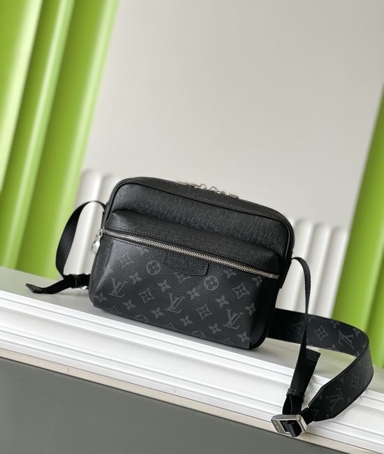 Louis Vuitton LV OUTDOOR Messenger Bag M30233