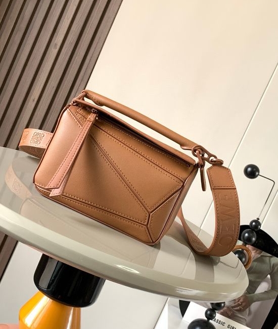 Loewe Puzzle Embossed Grained Leather Handbag 9020