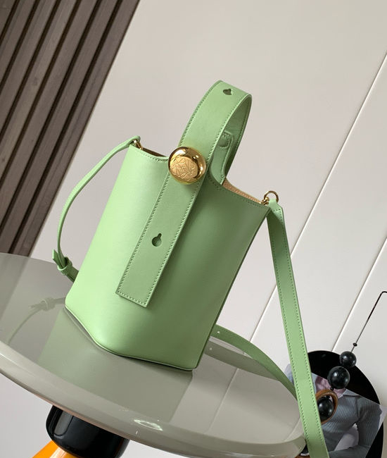 Loewe Pebble Bucket Mini Leather Handbag 9047