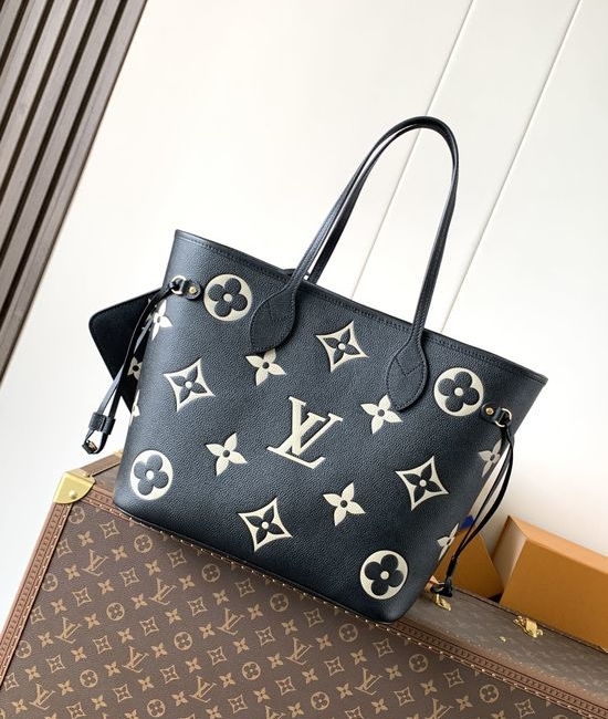 Louis Vuitton LV Neverfull Medium Tote Bag M13758