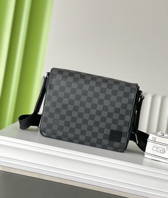 Louis Vuitton LV DISTRICT Black Grid Messenger Bag 8980